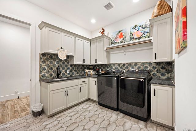 979 Belle Oaks, Bulverde, TX 78163