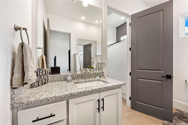 979 Belle Oaks, Bulverde, TX 78163