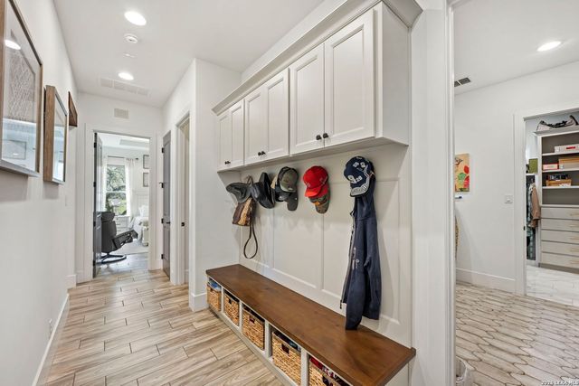 979 Belle Oaks, Bulverde, TX 78163