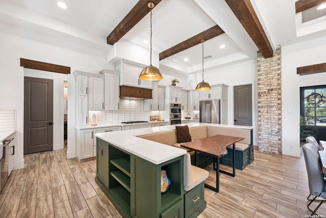 979 Belle Oaks, Bulverde, TX 78163