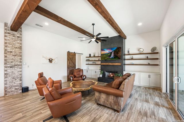 979 Belle Oaks, Bulverde, TX 78163