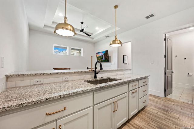 979 Belle Oaks, Bulverde, TX 78163