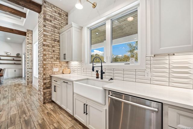 979 Belle Oaks, Bulverde, TX 78163