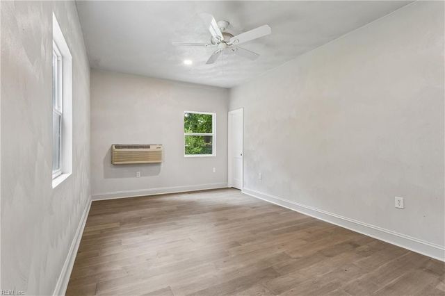 18 N Colin DR, Portsmouth, VA 23701