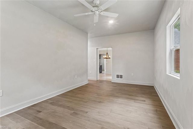 18 N Colin DR, Portsmouth, VA 23701
