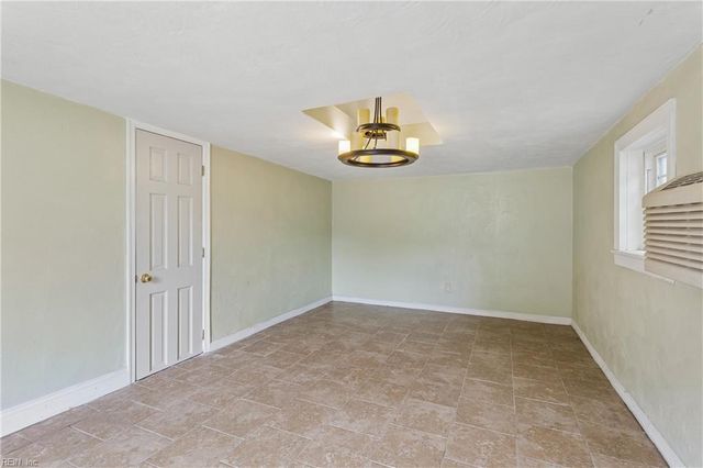 18 N Colin DR, Portsmouth, VA 23701