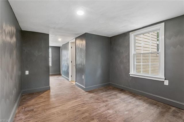 18 N Colin DR, Portsmouth, VA 23701