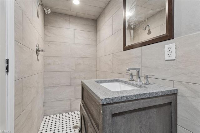 18 N Colin DR, Portsmouth, VA 23701