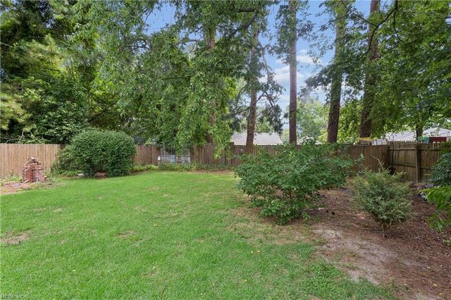 18 N Colin DR, Portsmouth, VA 23701