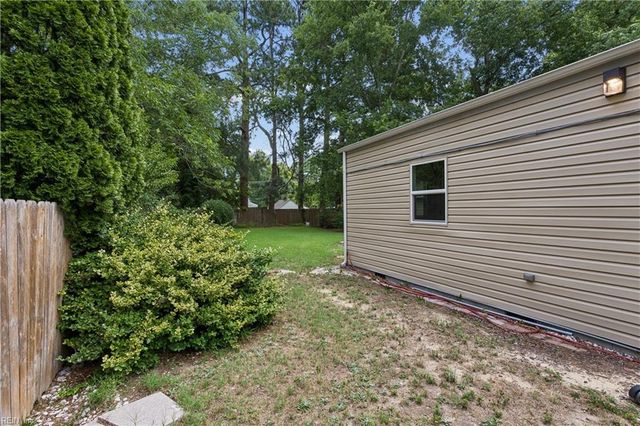18 N Colin DR, Portsmouth, VA 23701
