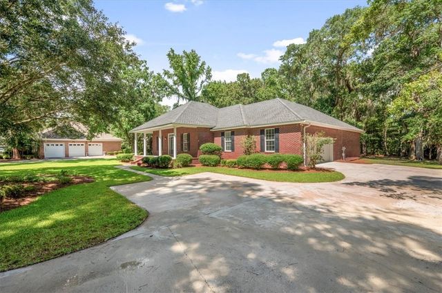 340 Oak Grove Island Drive, Brunswick, GA 31523