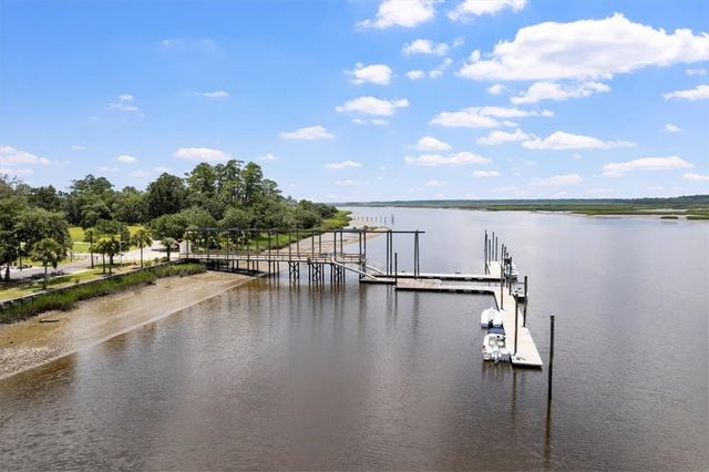 340 Oak Grove Island Drive, Brunswick, GA 31523