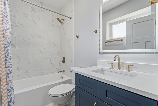 7428 N Rogers Avenue 1S, Chicago, IL 60626