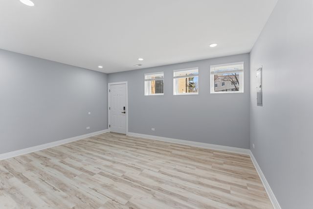 7428 N Rogers Avenue 1S, Chicago, IL 60626