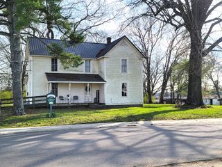 110 W Commerce St, Loretto, TN 38469