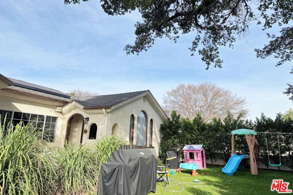 1245 N Orchard Drive, Burbank, CA 91506