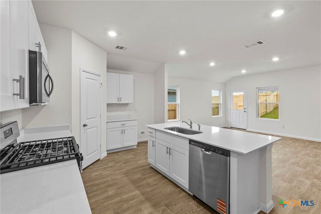 244 Flora Vista Street, San Marcos, TX 78666