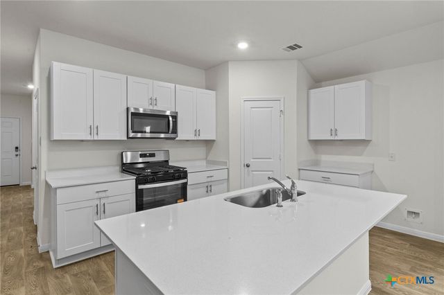 244 Flora Vista Street, San Marcos, TX 78666