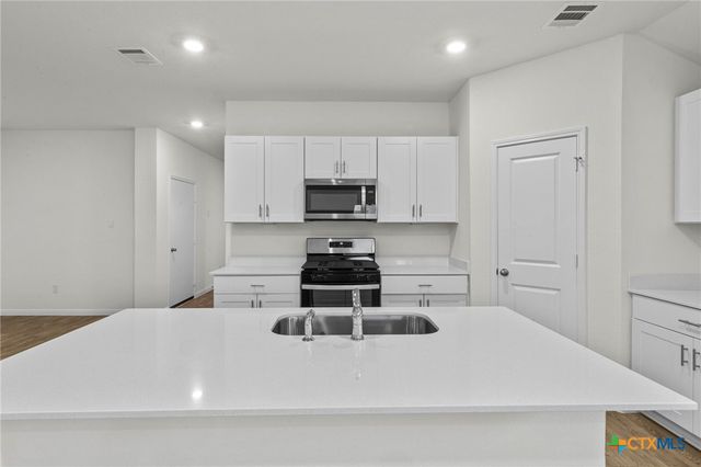 244 Flora Vista Street, San Marcos, TX 78666