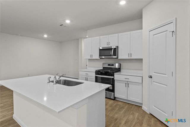 244 Flora Vista Street, San Marcos, TX 78666