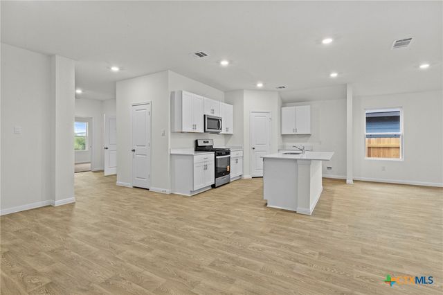244 Flora Vista Street, San Marcos, TX 78666