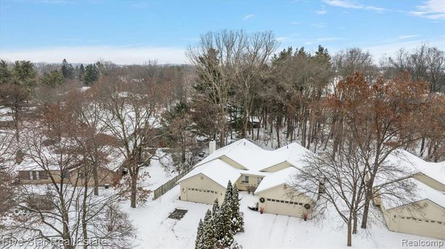 6586 Pontiac Lake Road 1, Waterford, MI 48327