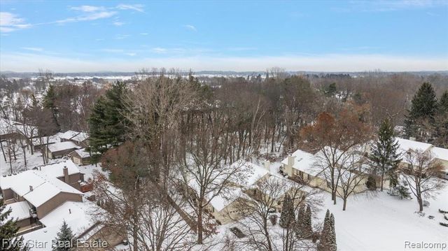 6586 Pontiac Lake Road 1, Waterford, MI 48327