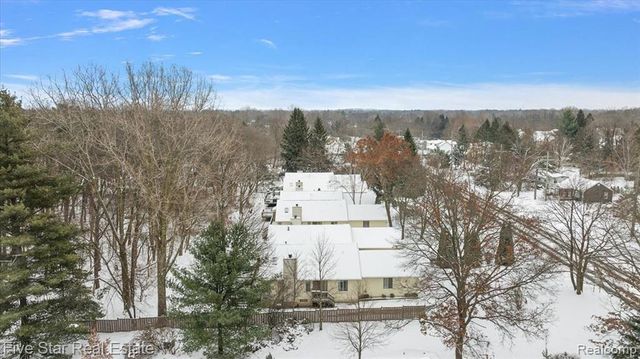 6586 Pontiac Lake Road 1, Waterford, MI 48327