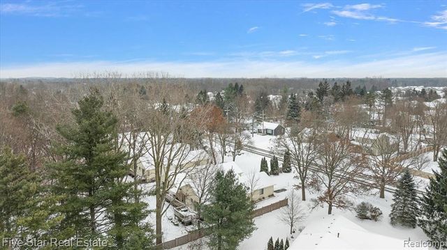 6586 Pontiac Lake Road 1, Waterford, MI 48327