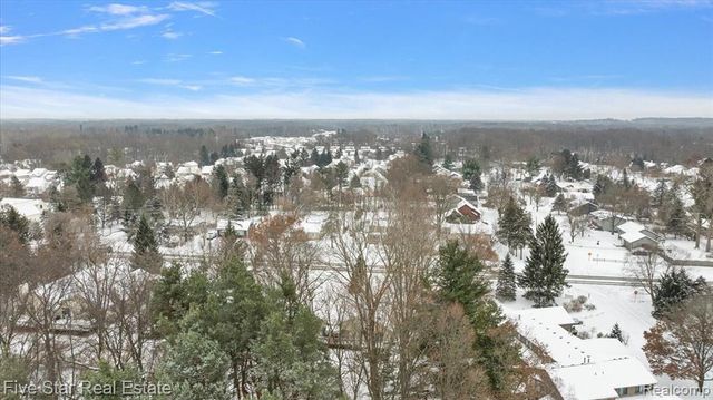 6586 Pontiac Lake Road 1, Waterford, MI 48327