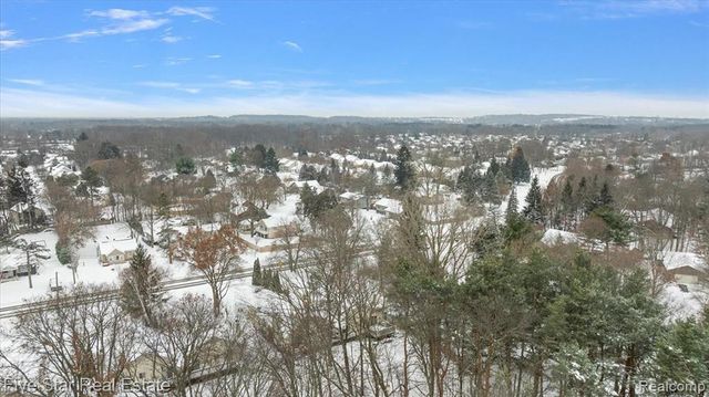 6586 Pontiac Lake Road 1, Waterford, MI 48327