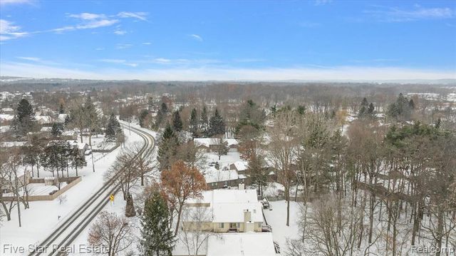 6586 Pontiac Lake Road 1, Waterford, MI 48327