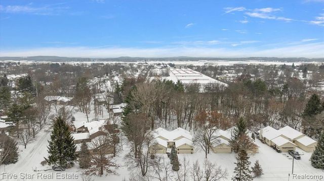 6586 Pontiac Lake Road 1, Waterford, MI 48327