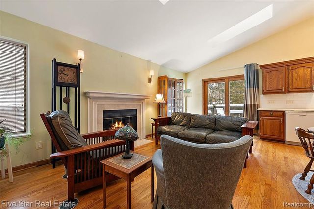 6586 Pontiac Lake Road 1, Waterford, MI 48327