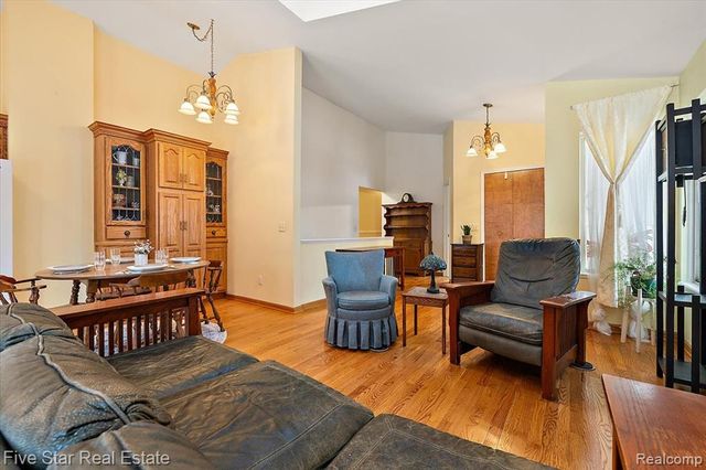 6586 Pontiac Lake Road 1, Waterford, MI 48327