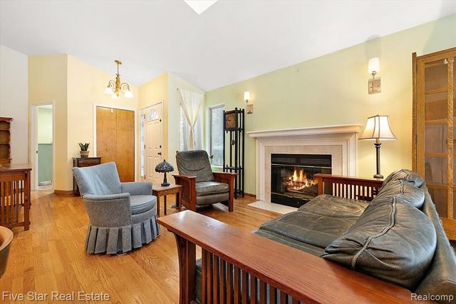 6586 Pontiac Lake Road 1, Waterford, MI 48327