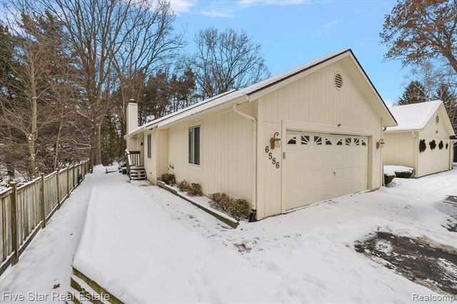 6586 Pontiac Lake Road 1, Waterford, MI 48327