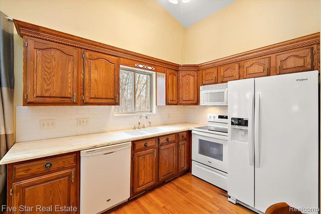 6586 Pontiac Lake Road 1, Waterford, MI 48327