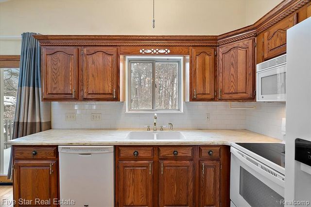 6586 Pontiac Lake Road 1, Waterford, MI 48327