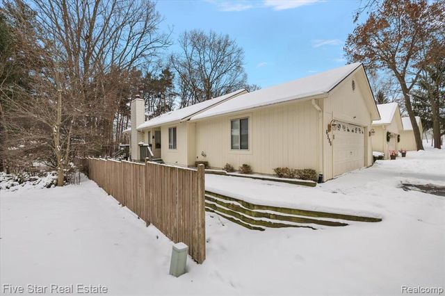 6586 Pontiac Lake Road 1, Waterford, MI 48327