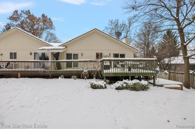 6586 Pontiac Lake Road 1, Waterford, MI 48327