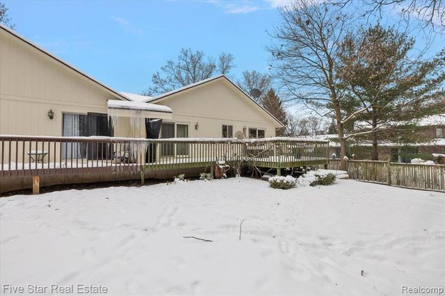 6586 Pontiac Lake Road 1, Waterford, MI 48327