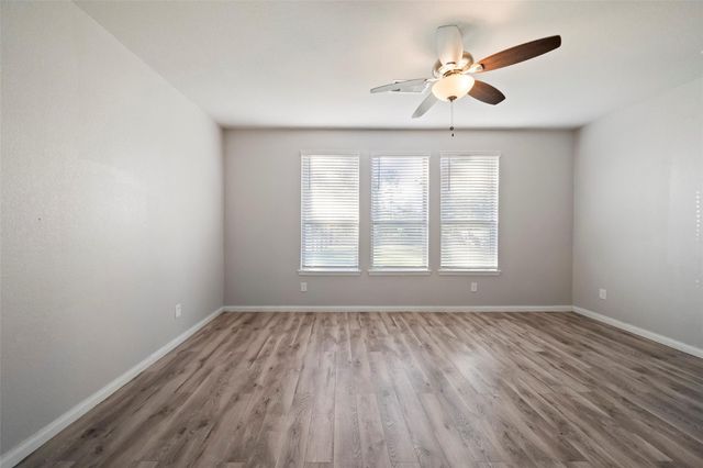 6161 White Oak Leaf Loop, Conroe, TX 77303