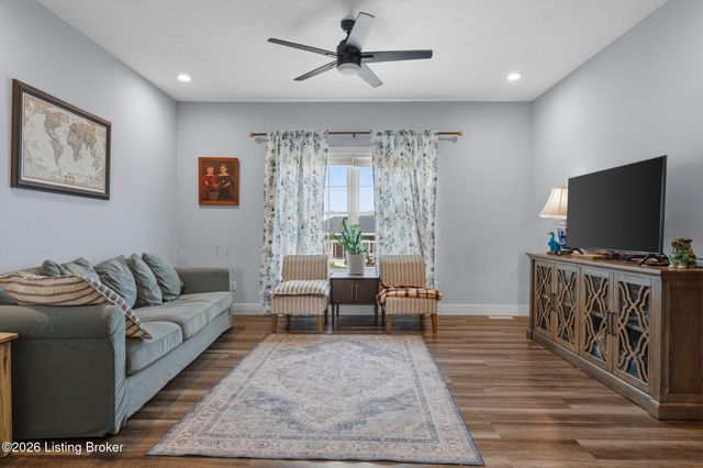 107 Seabiscuit Ct, Elizabethtown, KY 42701