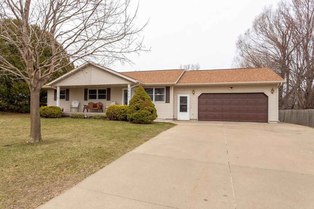 1810 15th Street, Hazel Green, WI 53811