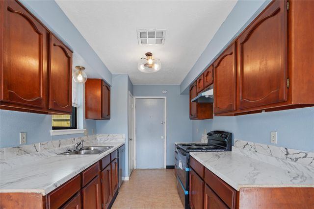 2846 Mayflower Landing Court, Webster, TX 77598