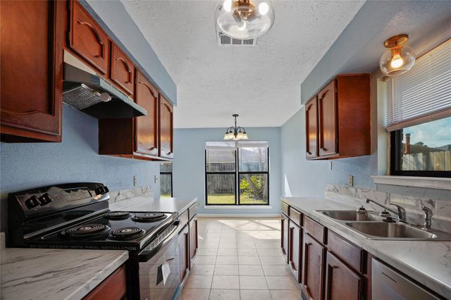 2846 Mayflower Landing Court, Webster, TX 77598