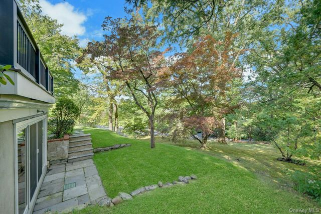 1 Leone Close, Scarsdale, NY 10583