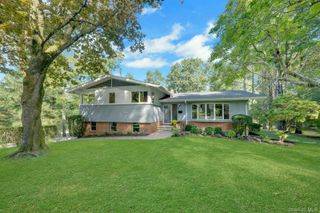 1 Leone Close, Scarsdale, NY 10583