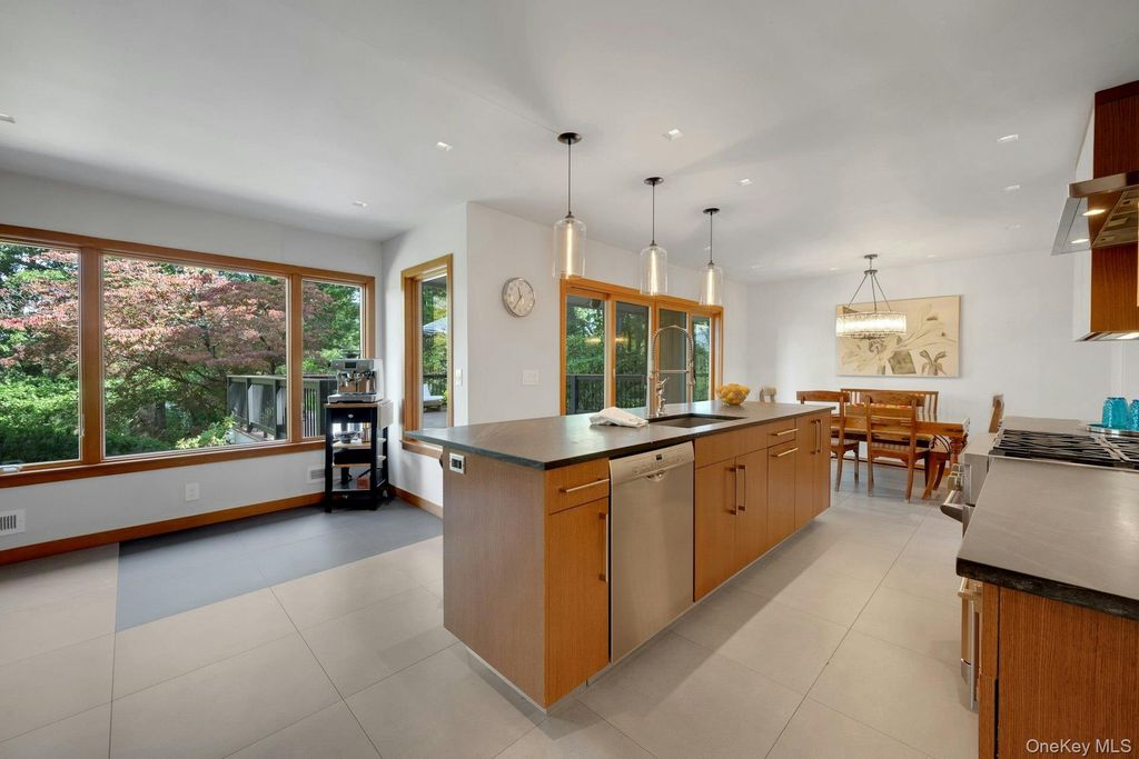 1 Leone Close, Scarsdale, NY 10583 — photo 4